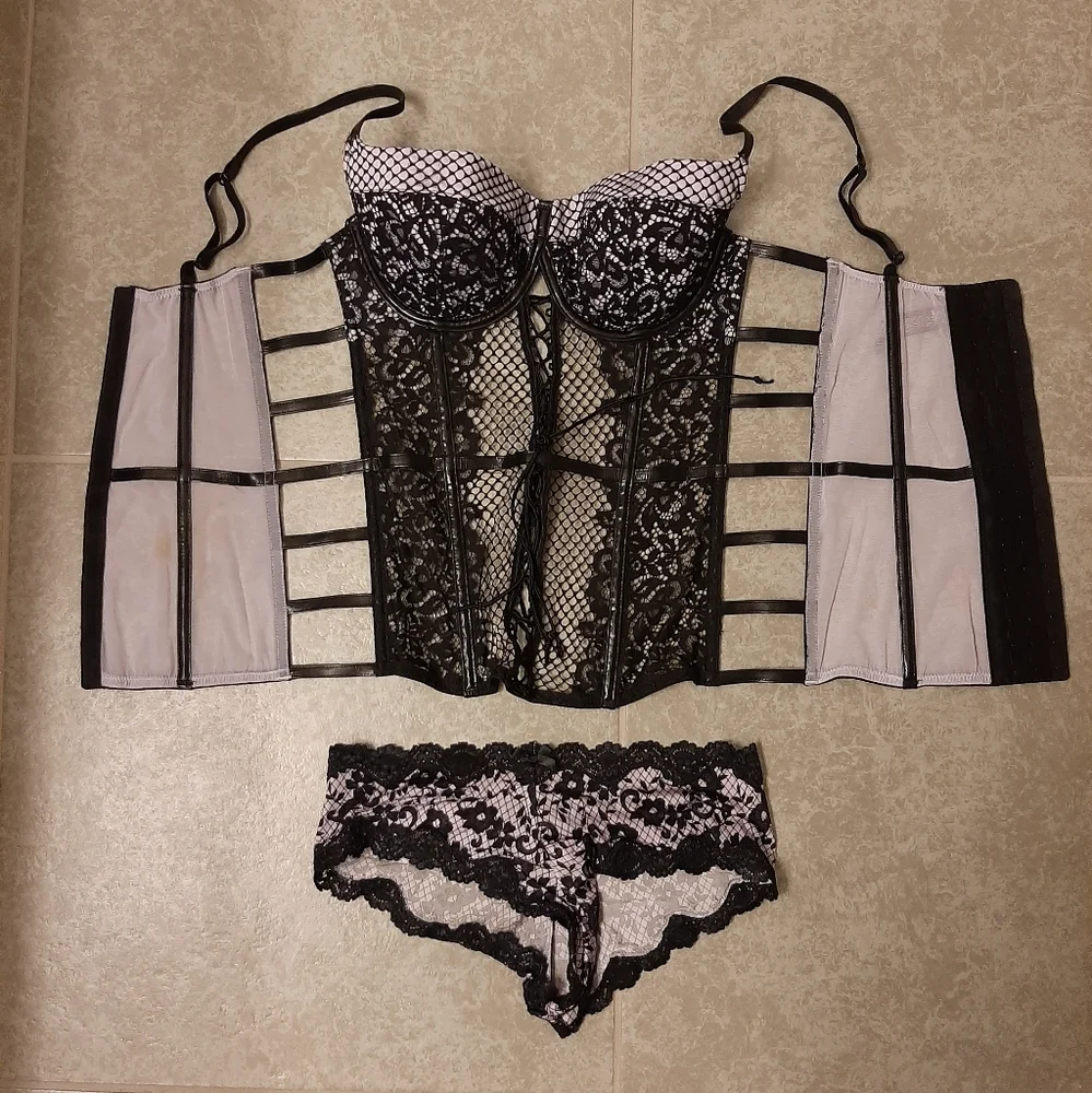 Victoria's Secret lingerie - Picture 2 of 4